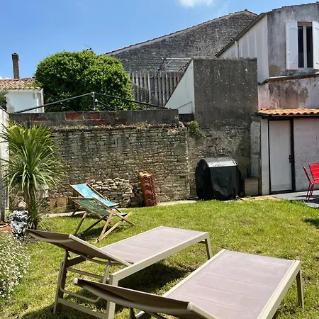 Elegante Maison Familiale Au Coeur Des Remparts De La Citadelle 빌라
